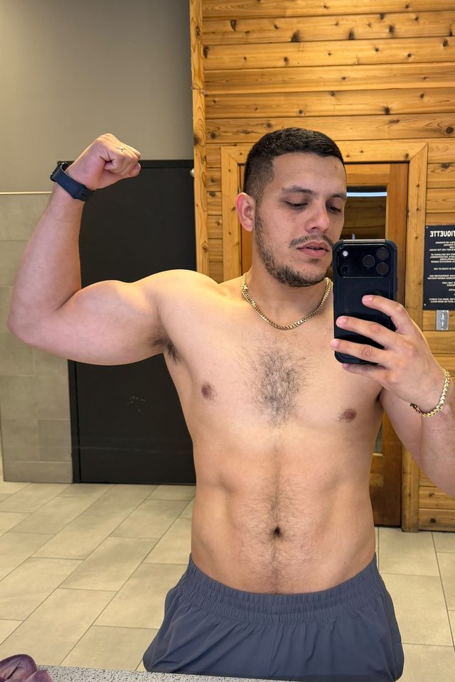 Luciano después de la recomposición: 86 kg, más músculo y abdomen definido.