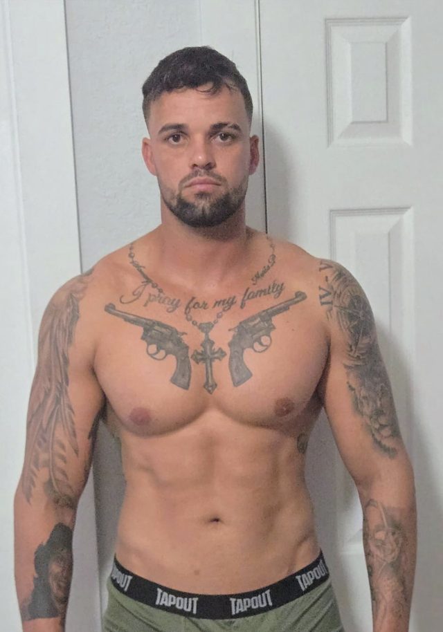 Pedro después de 5 semanas: 87 kg y más definición muscular.